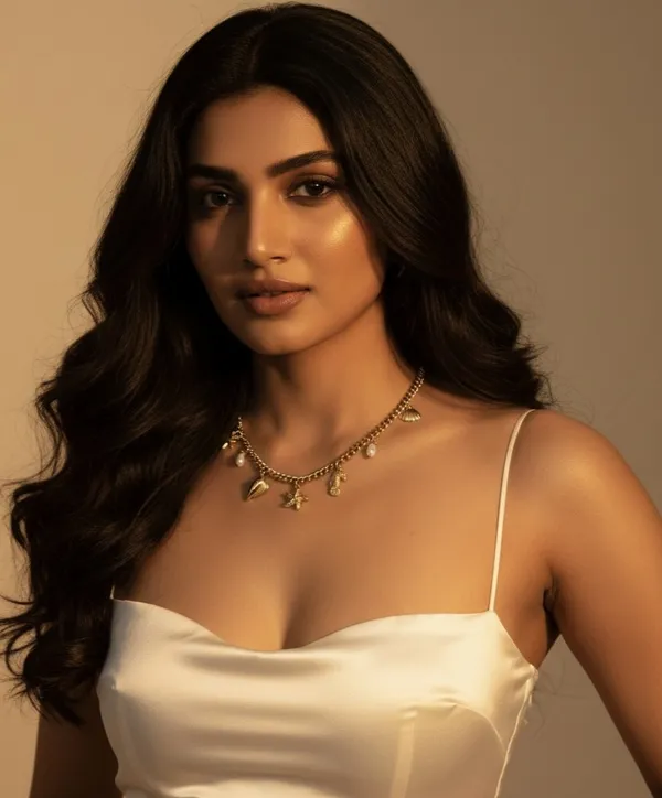 Lyla_Ocean_Treasure_Charm_Luxe_Necklace