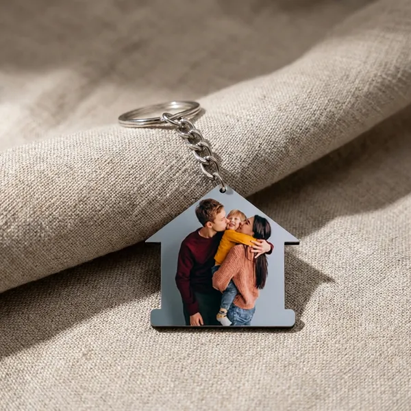 Personalized_House-Shaped_Photo_Keychain_(65X60_Mm)