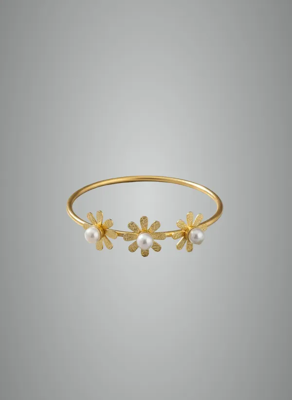 Gold_Toned_Daisy_Flower_Bangle_With_Pearl_Accents