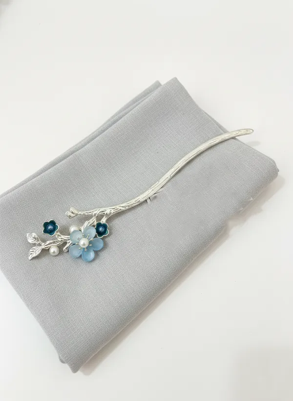 Blue_And_Silver_Floral_Blossom_Hair_Stick_Tone_With_Flowers_For_Women