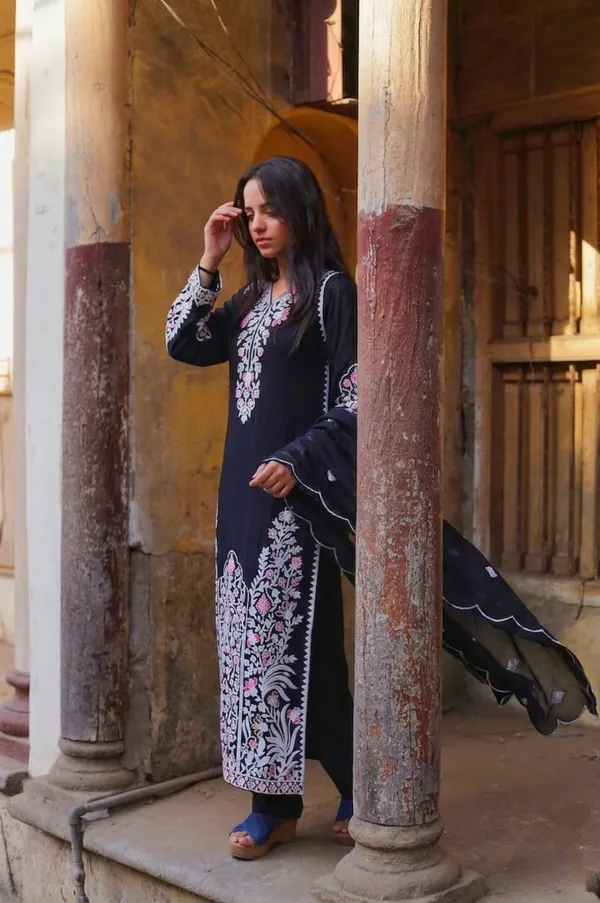 Black_Floral_Embroidered_3_Piece_Kurta_Set_for_Women_|_Pakistani_Style_Black_Embroidered_Kurta_Pant_Dupatta_Set
