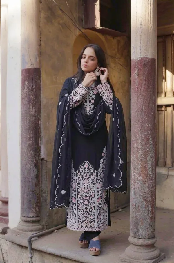 Black_Floral_Embroidered_3_Piece_Kurta_Set_for_Women_|_Pakistani_Style_Black_Embroidered_Kurta_Pant_Dupatta_Set