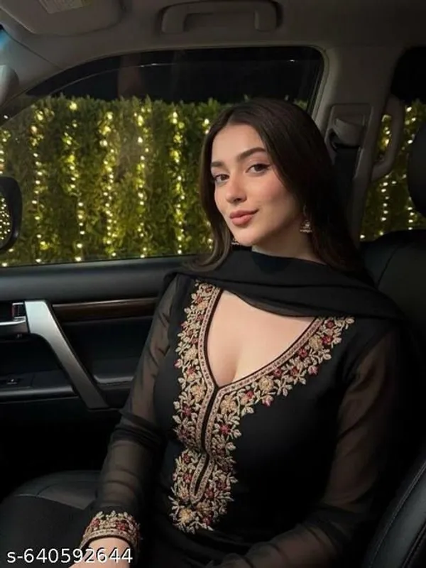 ZARIYAAN_Noir_Embroidered_Kurta_Set