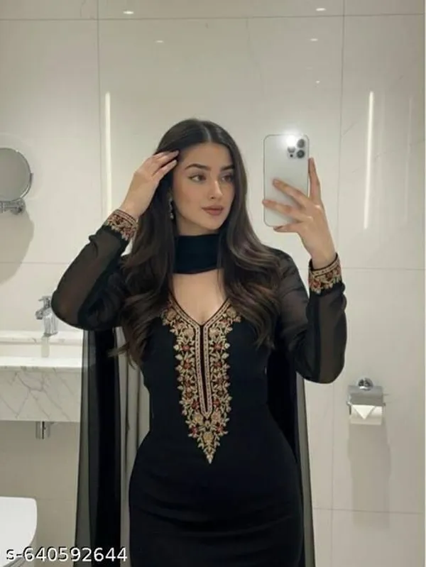 ZARIYAAN_Noir_Embroidered_Kurta_Set