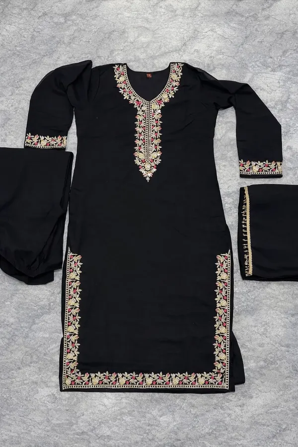 ZARIYAAN_Noir_Embroidered_Kurta_Set
