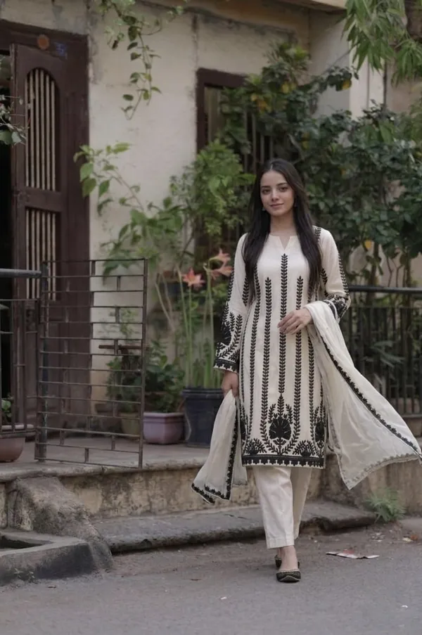 ZARIYAAN'S_LATEST_3_PCS_KURTA_SET