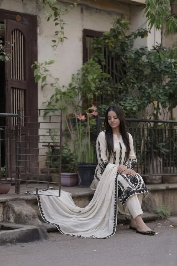 ZARIYAAN'S_LATEST_3_PCS_KURTA_SET