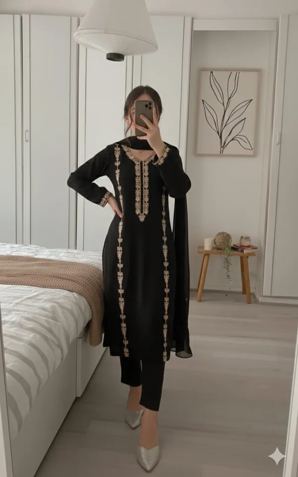 Zariyaan_Black_Embroidered_Kurta_Pant_Dupatta_Set_for_Women