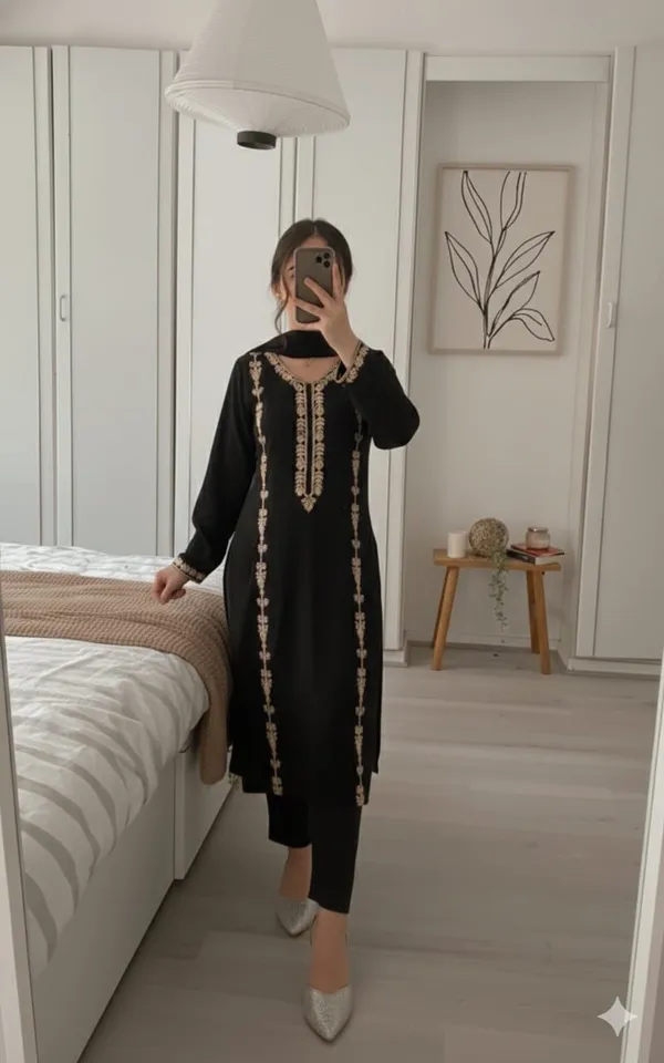 Zariyaan_Black_Embroidered_Kurta_Pant_Dupatta_Set_for_Women