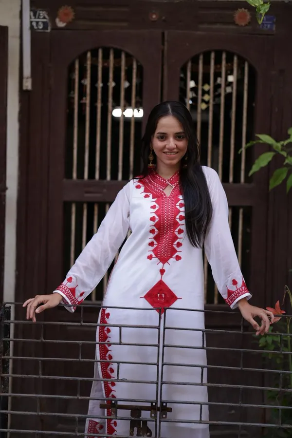 Zariyaan's_Meher_Embroidered_Kurta_Set
