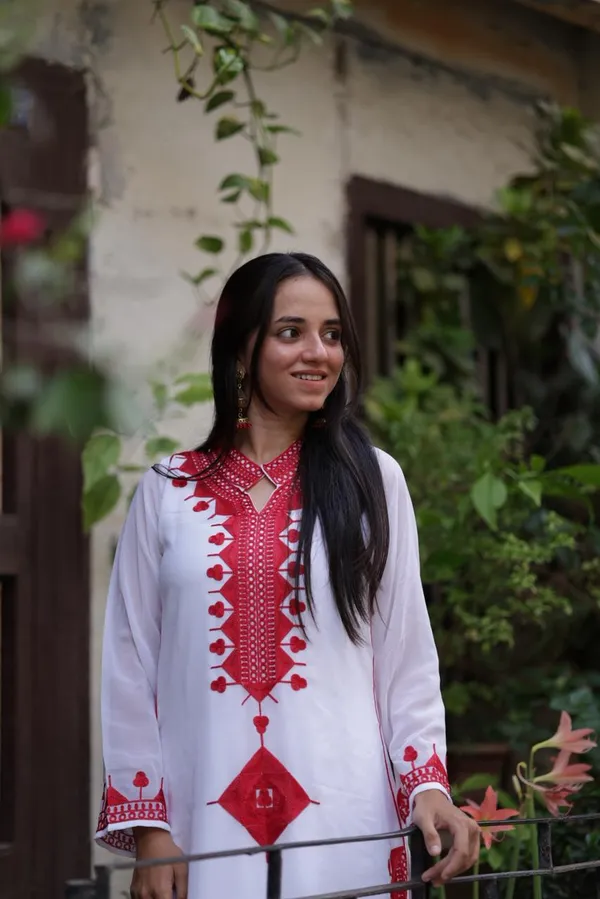 Zariyaan's_Meher_Embroidered_Kurta_Set