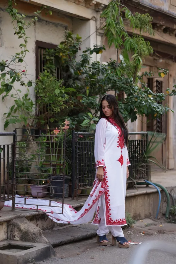 Zariyaan's_Meher_Embroidered_Kurta_Set