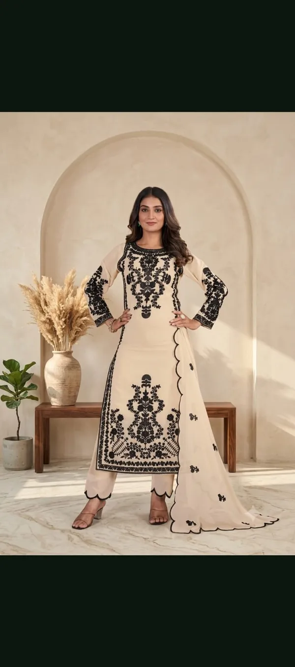 Cream_Georgette_Blend_With_Chikankari_Work_Kurti_Set_For_Women