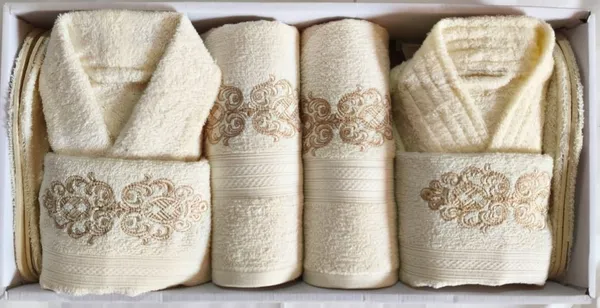 White_Terry_Cotton_Embroidery_Design_With_King_And_Queen_Bathrobe_For_Bathroom