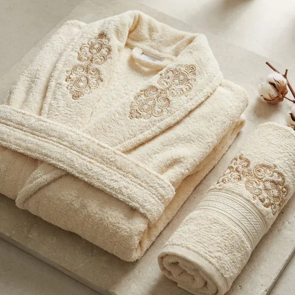 White_Terry_Cotton_Embroidery_Design_With_King_And_Queen_Bathrobe_For_Bathroom