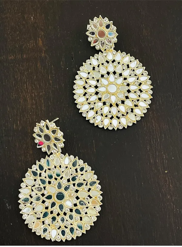 Gold_Premium_Alloy_Maang_Tika_Sets_For_Women