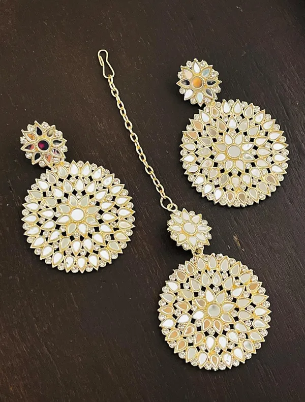 Gold_Premium_Alloy_Maang_Tika_Sets_For_Women