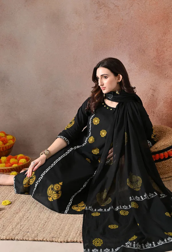 Black_Handblock_Hand_Work_Kurta_Set_With_Dupatta_For_Women