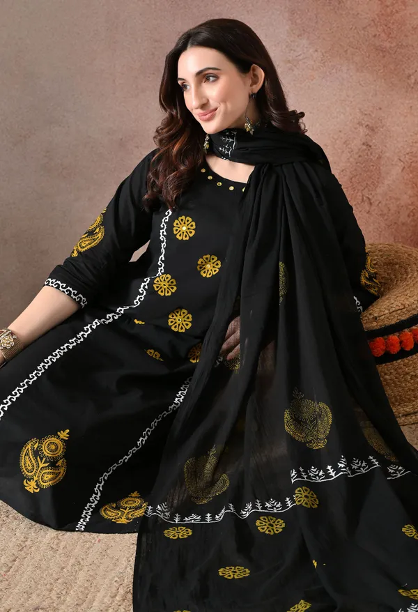 Black_Handblock_Hand_Work_Kurta_Set_With_Dupatta_For_Women