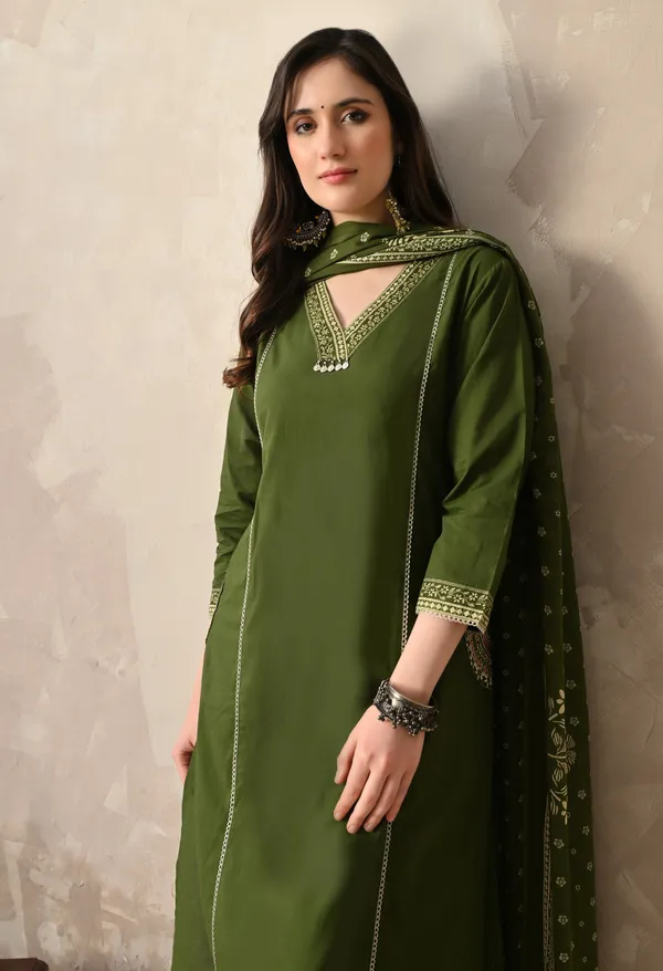 Green_Embroidered_Pocket_Kurta_Set_With_Dupatta_For_Women