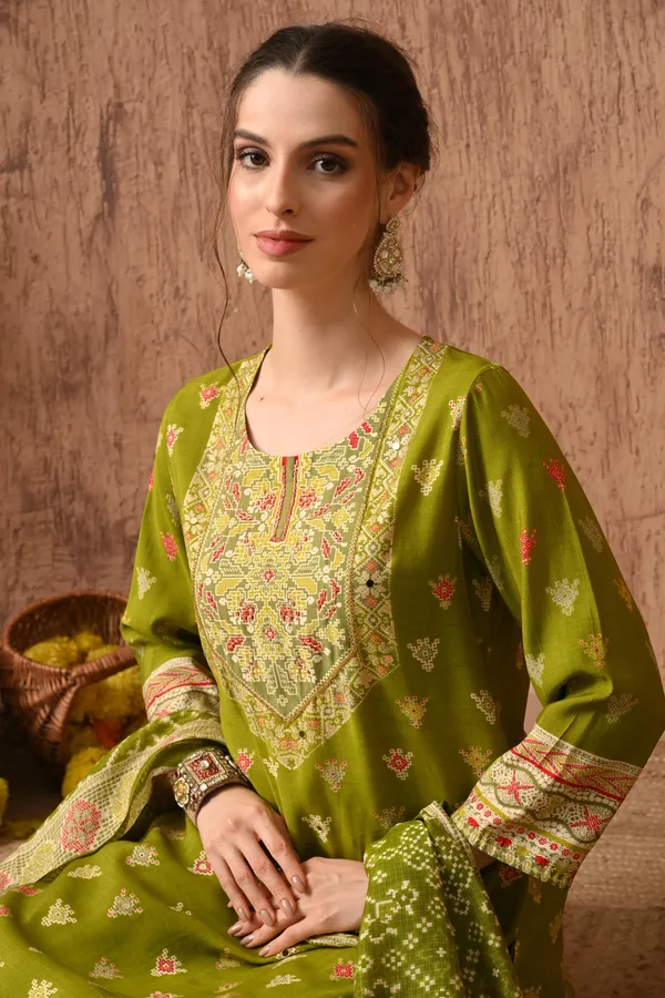 Green_Digital_Printed_Handwork_Kurta_Set_With_Dupatta