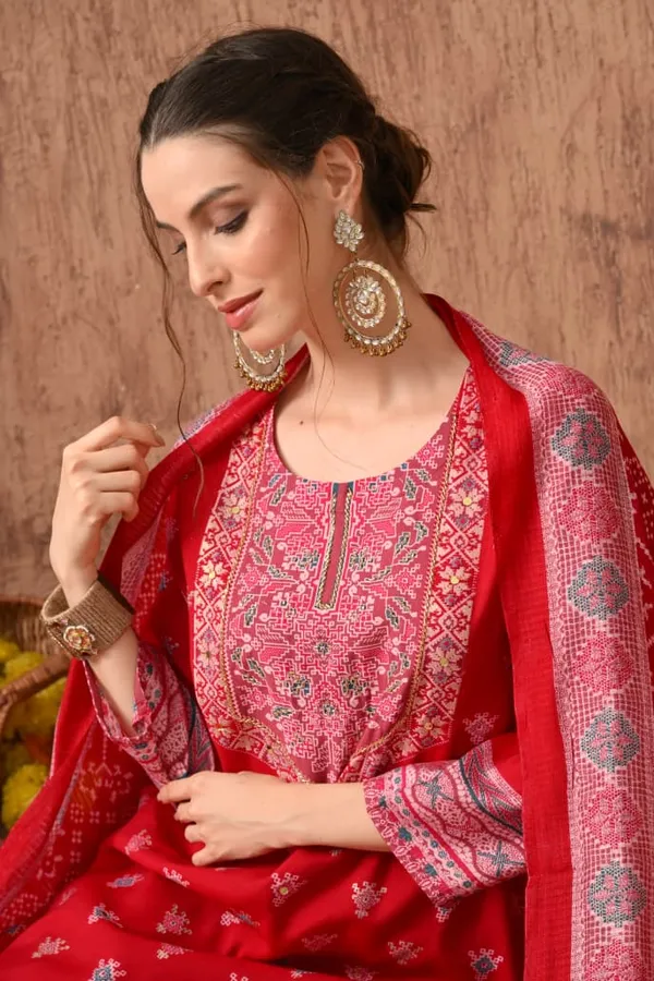 Black_Cotton_Embroidery_Kurta_Set_For_Women