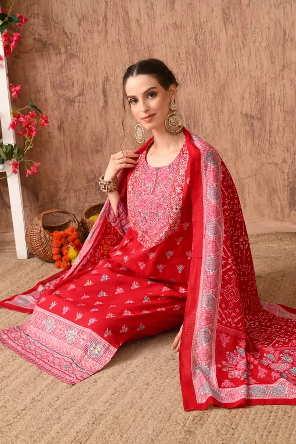 Black_Cotton_Embroidery_Kurta_Set_For_Women