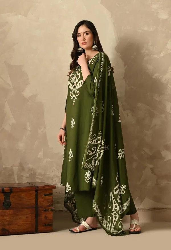 Mehndi_Green_Ikkat_Digital_Printed_Kurta_Set_With_Dupatta_And_Tussles_For_Women