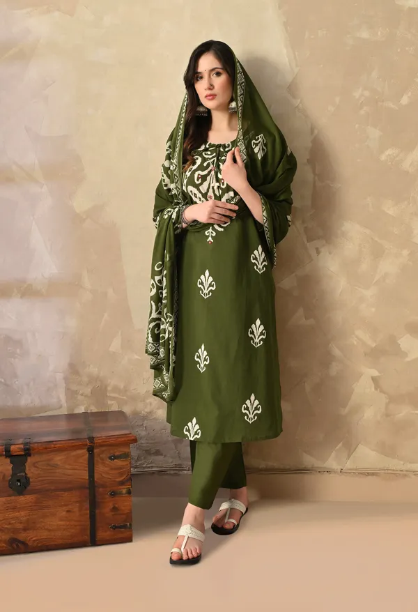 Mehndi_Green_Ikkat_Digital_Printed_Kurta_Set_With_Dupatta_And_Tussles_For_Women