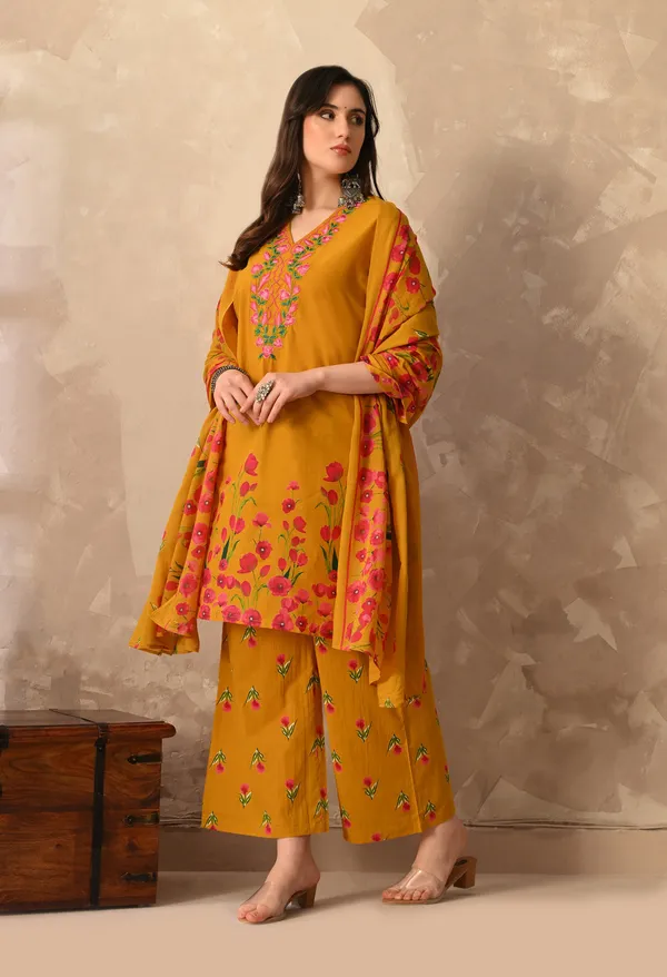 Yellow_Pakistani_Short_Embroidered_Kurta_Set_With_Dupatta_For_Women