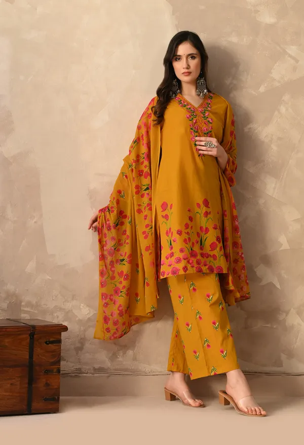 Yellow_Pakistani_Short_Embroidered_Kurta_Set_With_Dupatta_For_Women