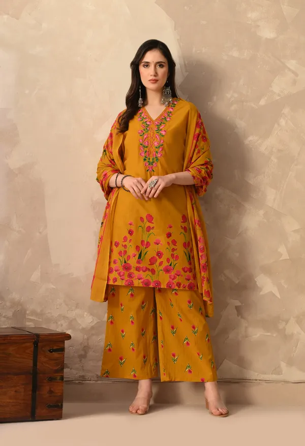 Yellow_Pakistani_Short_Embroidered_Kurta_Set_With_Dupatta_For_Women