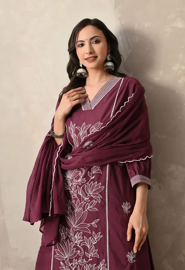 Purple_Embroidered_Kurta_Set_With_Scalloped_Dupatta_For_Women