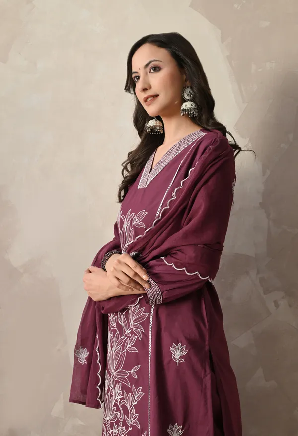 Purple_Embroidered_Kurta_Set_With_Scalloped_Dupatta_For_Women