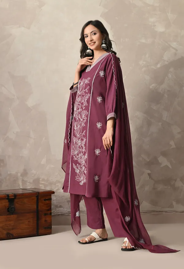 Purple_Embroidered_Kurta_Set_With_Scalloped_Dupatta_For_Women