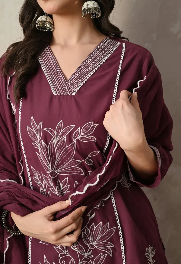 Purple_Embroidered_Kurta_Set_With_Scalloped_Dupatta_For_Women