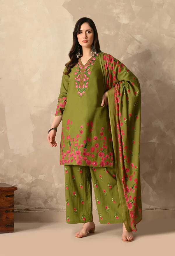 Green_Pakistani_Short_Embroidered_Kurta_Set_With_Dupatta_For_Women