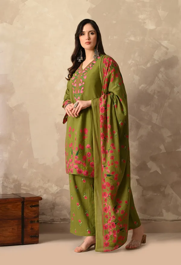 Green_Pakistani_Short_Embroidered_Kurta_Set_With_Dupatta_For_Women