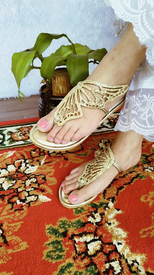 Gold_Faux_Leather_Flats_For_Women