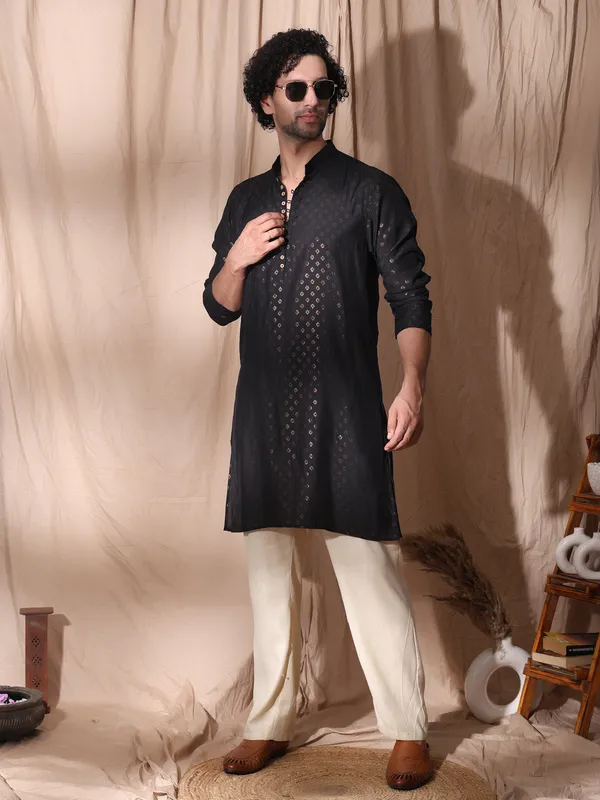 Black_Cotton_Full_Sleeve_Collar_Kurta_For_Men_For_Men