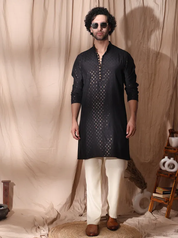 Black_Cotton_Full_Sleeve_Collar_Kurta_For_Men_For_Men