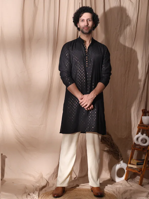 Black_Cotton_Full_Sleeve_Collar_Kurta_For_Men_For_Men