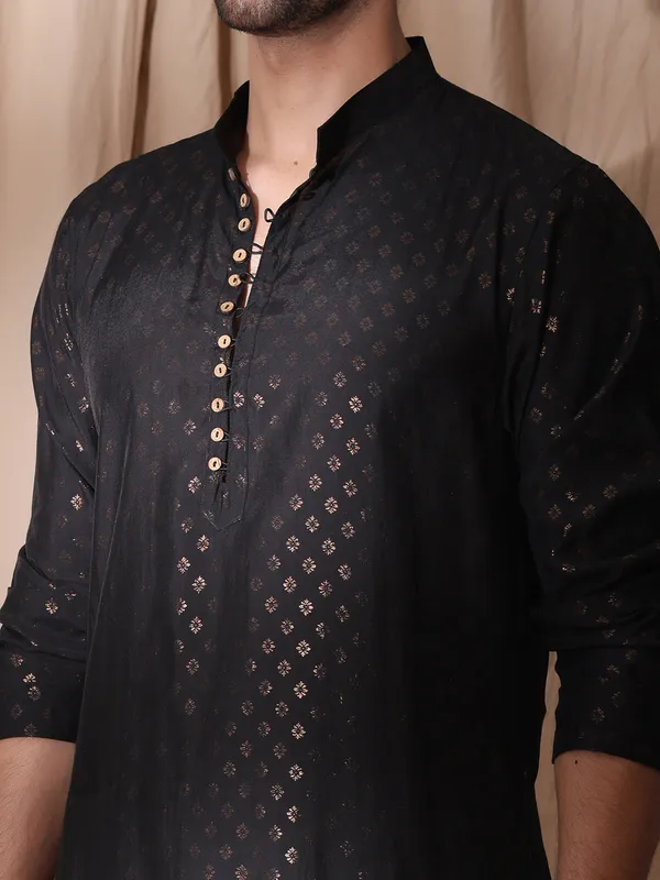 Black_Cotton_Full_Sleeve_Collar_Kurta_For_Men_For_Men