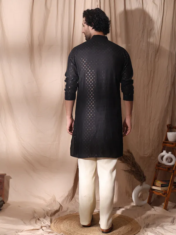Black_Cotton_Full_Sleeve_Collar_Kurta_For_Men_For_Men