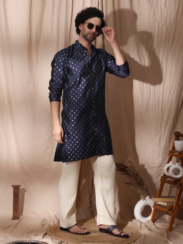 Blue_Cotton_Full_Sleeve_Side_Slits_Kurta_For_Men