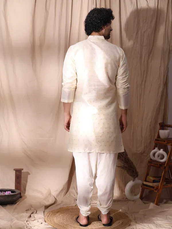 White_Cotton_Front_Pocket_Detailed_Men_Kurta_For_Men