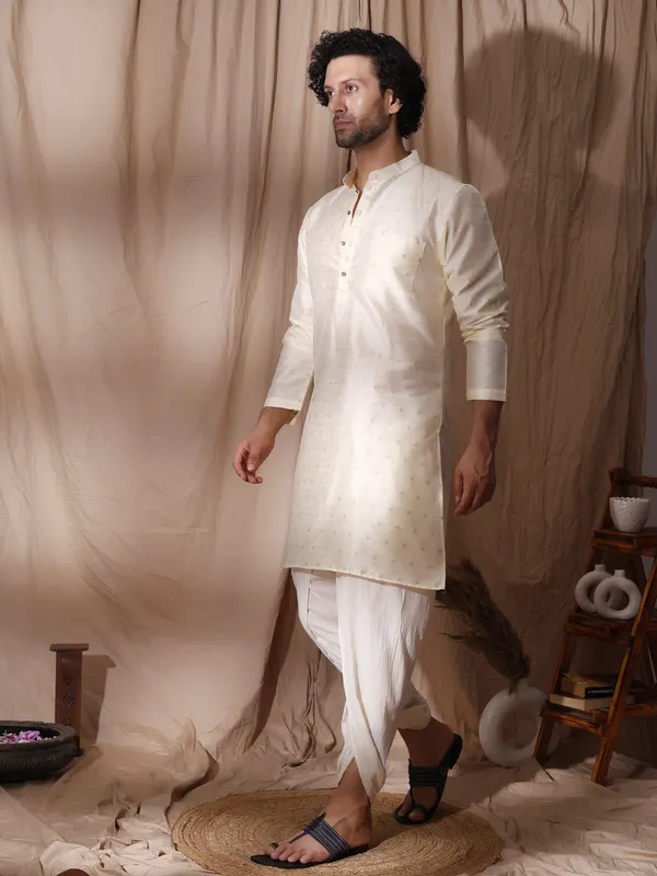White_Cotton_Front_Pocket_Detailed_Men_Kurta_For_Men