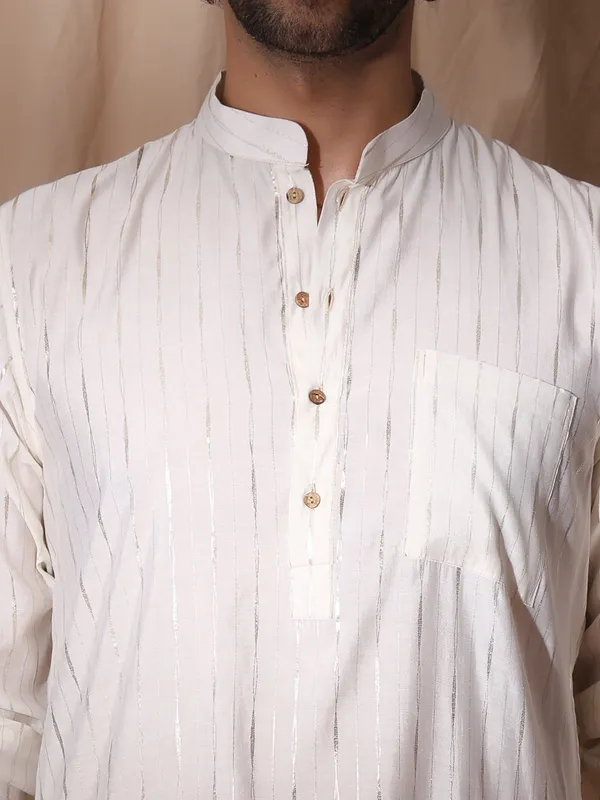 White_Cotton_Front_Pocket_Detailed_Kurta_For_Men_For_Men