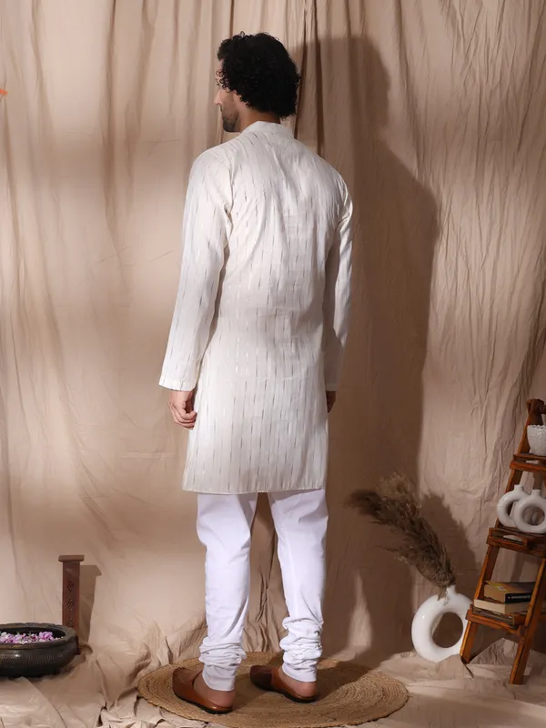 White_Cotton_Front_Pocket_Detailed_Kurta_For_Men_For_Men