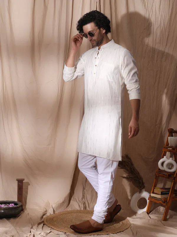 White_Cotton_Front_Pocket_Detailed_Kurta_For_Men_For_Men